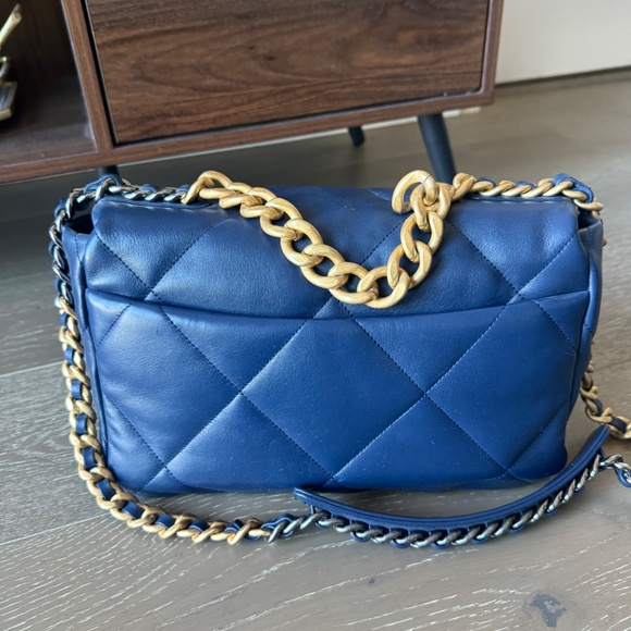 Chanel 19 Large Lambskin Flapbag in Bleu Marine - Picture 6 of 13